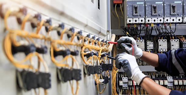 Professional Electrician technician working in Mason, MI